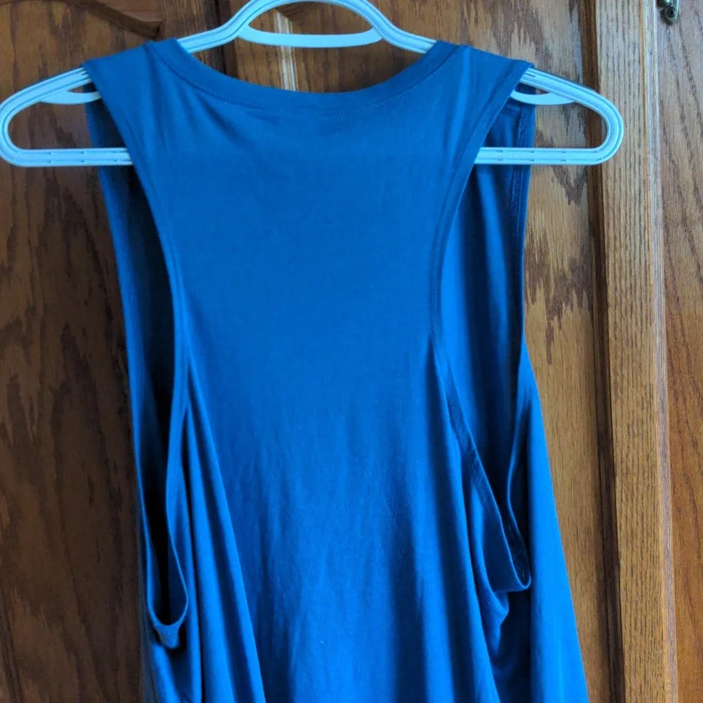 ❤️ Aquarius Blue Razorback tank 2X - Picture 5 of 6